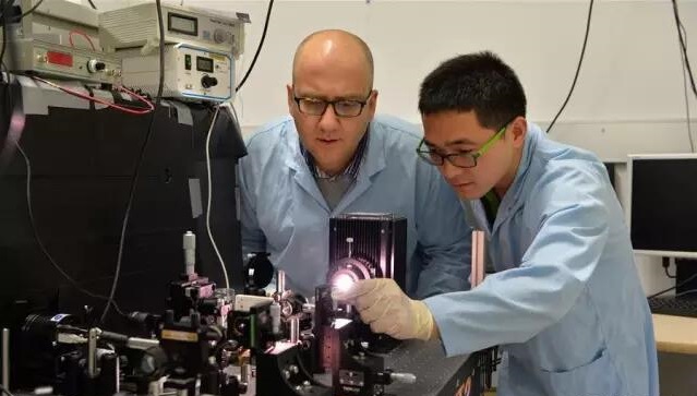 materiales nano ópticos